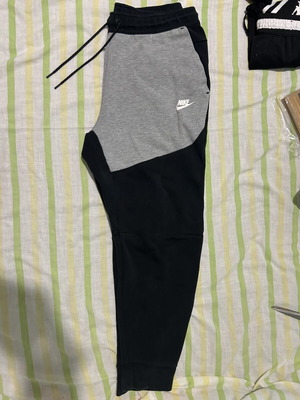 Nike Tech Fleece men's pants grey/black, size L