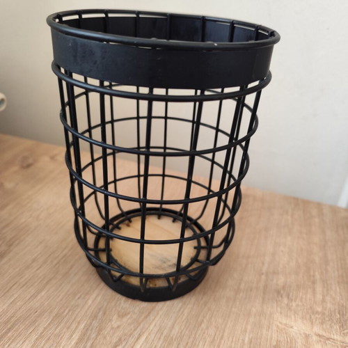 Round metal organizer case used