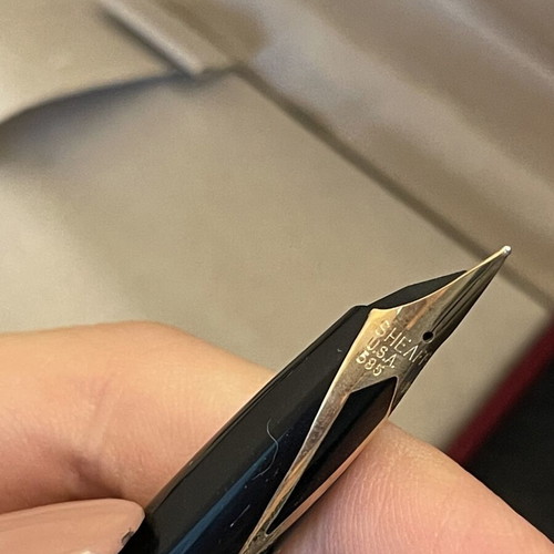 Sheaffer 14K 585 fountain pen used with box and 2 refills