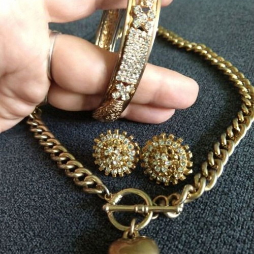 Jewelry set with stones in gold tone like new