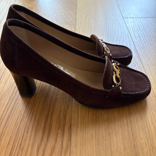 Salvatore Ferragamo brown suede pumps like new with thick heel