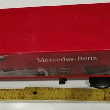 Mercedes toy truck with detachable trailer like new