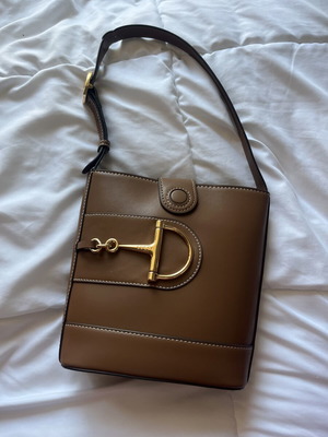Gucci 73 Horsebit Bucket Bag μεταχειρισμένη, καφέ δέρμα, με μακρύ λουρί