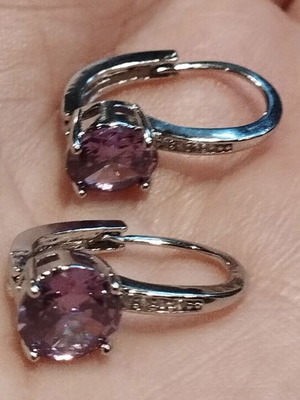 Purple stone earrings like new, silver color