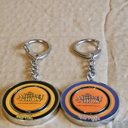 Set of metal keychains Kermit and Miss Piggy from The Muppet Show new