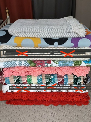 Bedding sets like new, assorted blankets and quilts