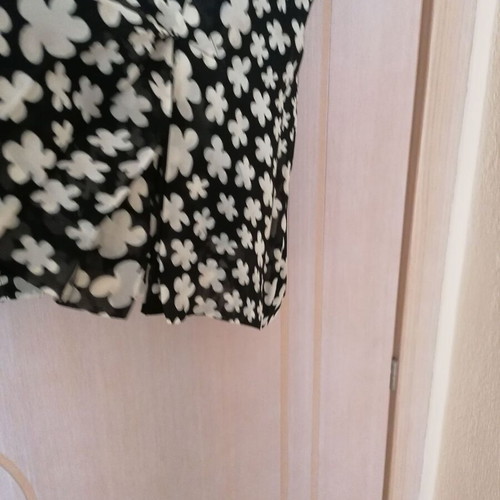 Alain Manoukian skirt L new with inner lining, pleated fabric