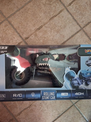 Remote control stunt car for kids 3+