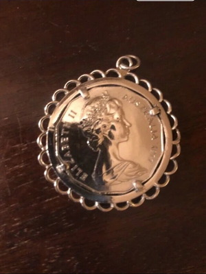 Collectible coin jewelry pendant 1977 Elizabeth II like new