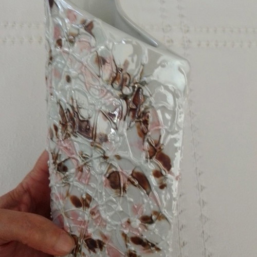 Decorative vase used porcelain with embossed modern pastel design