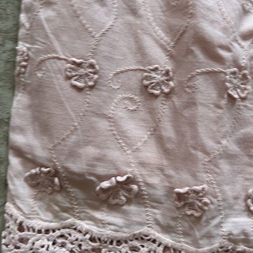 Pink blouse used with floral embroidery and lace details, size M
