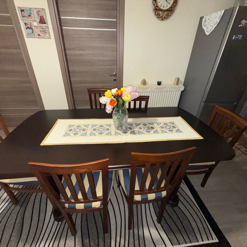 Wooden dining set like new with 6 chairs