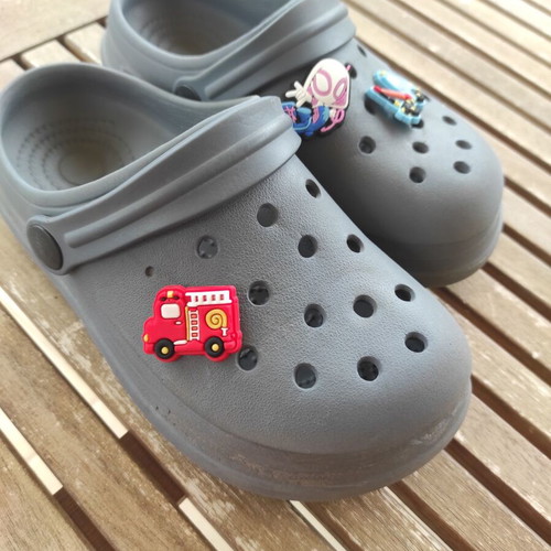 Slippers size 32 used with charms, gray
