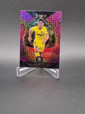 2022-23 Panini Select La Liga Terrace Purple Mojo Prizm Pau Torres #99 sticker