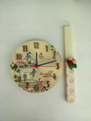 Πασχαλινή λαμπάδα για κορίτσι με ρομαντικό ρολόι τοίχου και διακόσμηση