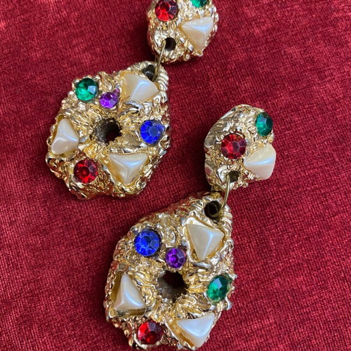 Vintage gold earrings like new with colorful stones and pearls