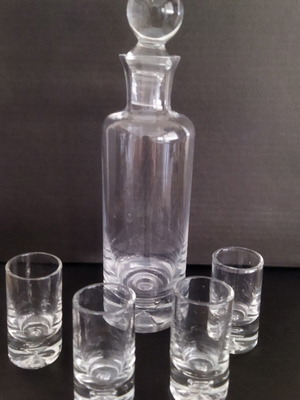 Liqueur bottle set with 4 glasses new, glass
