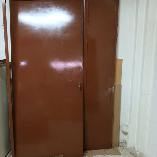 Metal exterior door used, dimensions 0.98x2.22 m