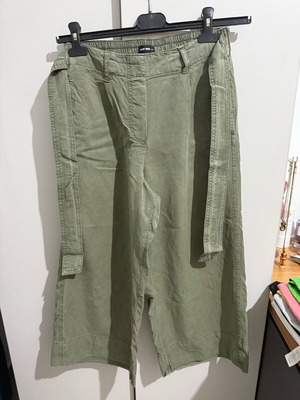 Tally Weil capri pants used, khaki, size S