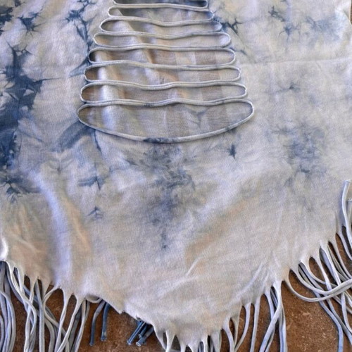 Women's sleeveless blouse like new, blue with fringes, size S
