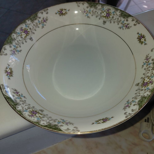 Bavaria Mimosa Porcelain Dinnerware Set like new