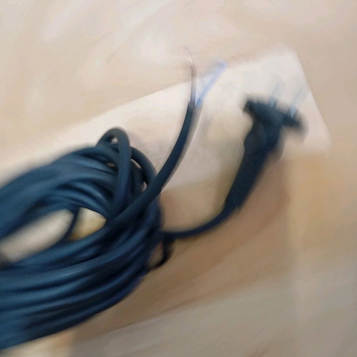 Electric wire 7 meters with plug used, 2000 watt load capacity