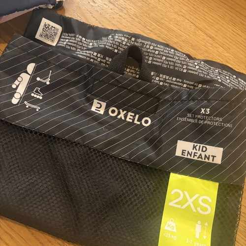 Protective Gear for Rollers like new, includes knee, elbow, hand pads and bag