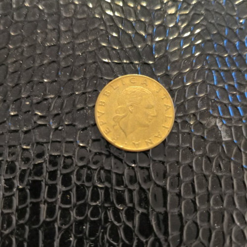 200 Lire Coin Italy 1979 used