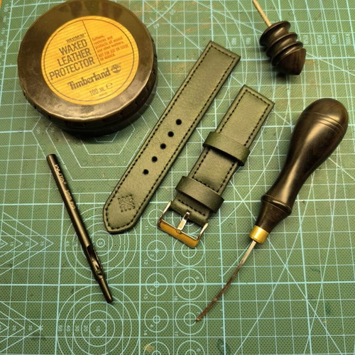 Handmade leather watch strap, Diver style, custom colors