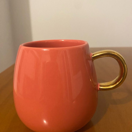 Porcelain mug pink with gold handle like new