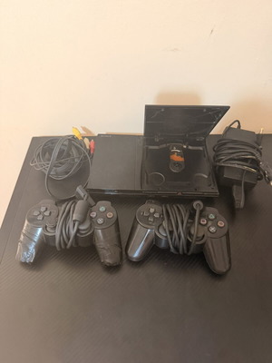 PlayStation 2 Slim конзόλα μεταχειρισμένη με τροφοδοτικό, καλώδιο τηλεόρασης και 2 χειριστήρια