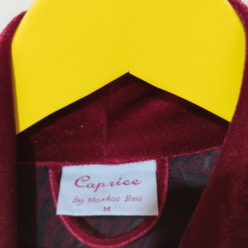 Caprice by Markos Beis μπορντό βελούδινη ρόμπα με ανάγλυφο σχέδιο, μέγεθος M