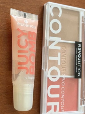 Καλλυντικά καινούργια, essence lip shiny gloss και Revolution palette trio contour