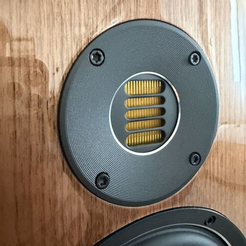 Elac Vela BS 404.2 walnut speakers used, bookshelf type