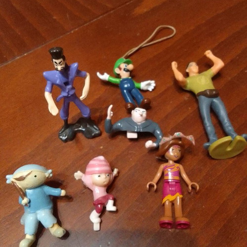 Super Mario and Gru figures like new, assorted