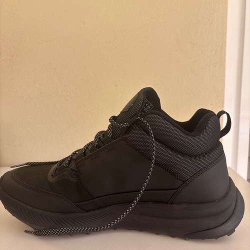 Clarks men's boots size 42 like new, waterproof, mimic grip