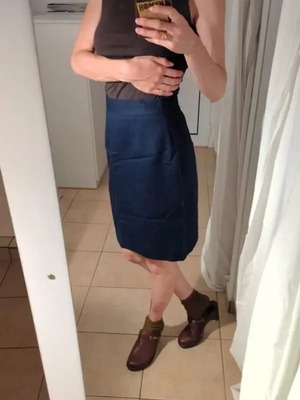 Classic pencil skirt navy blue, like new, size M/L
