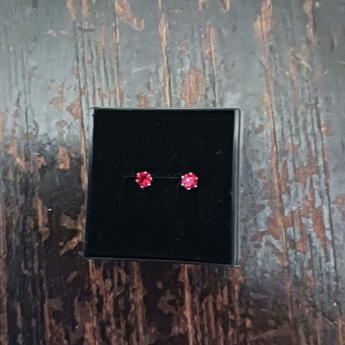 Silver 925 earrings used with red stones without fasteners