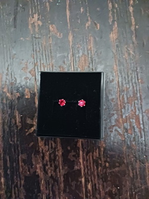 Silver 925 earrings used with red stones without fasteners