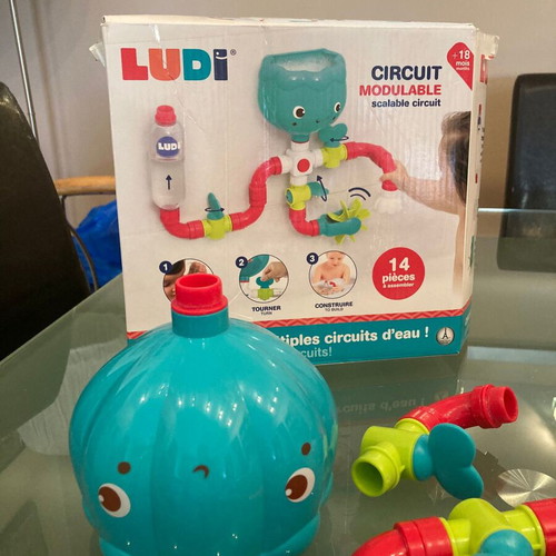 LUDI Water Circuit toy like new for bath play