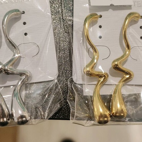 Stainless steel earrings new, gold and silver colors
