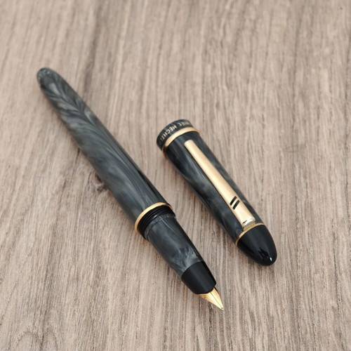 Daniel Hechter Writing Pen like new