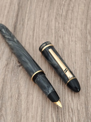 Daniel Hechter Writing Pen like new