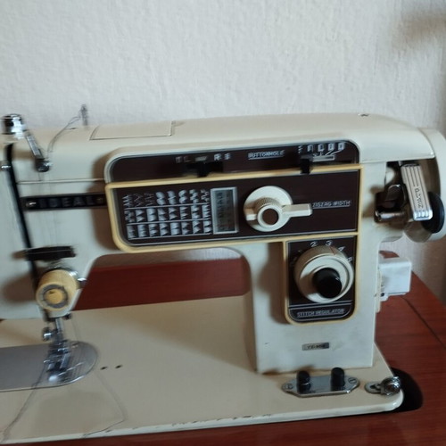Ideal sewing machine with table