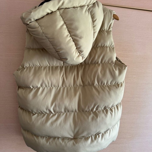 Beige sleeveless vest new without tag size M