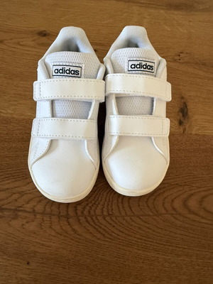 Adidas Advantage CFI sneakers size 25, black and white