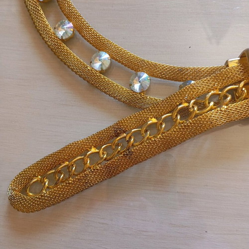 Adjustable metal belt like new with rhinestones gold color