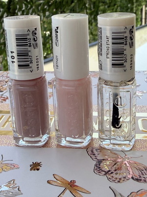 Σετ βερνίκια νυχιών Essie 3 τεμάχια καινούργια, nude αποχρώσεις με top coat
