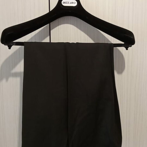 Bizzaro men's suit like new, black