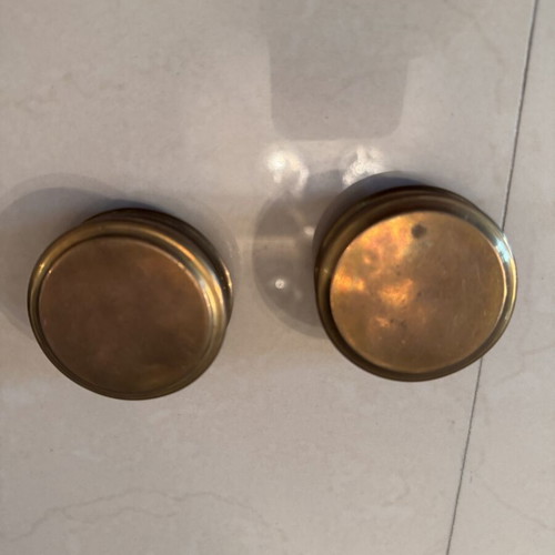 Two small brass boxes like new, diameter 5cm height 2cm